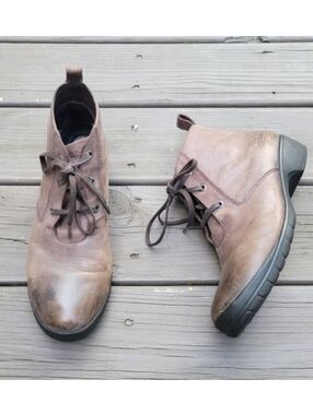 Bogs Kristina Lace Up Brown Leather Waterproof Distressed Hiking Ankle Boots 9.5